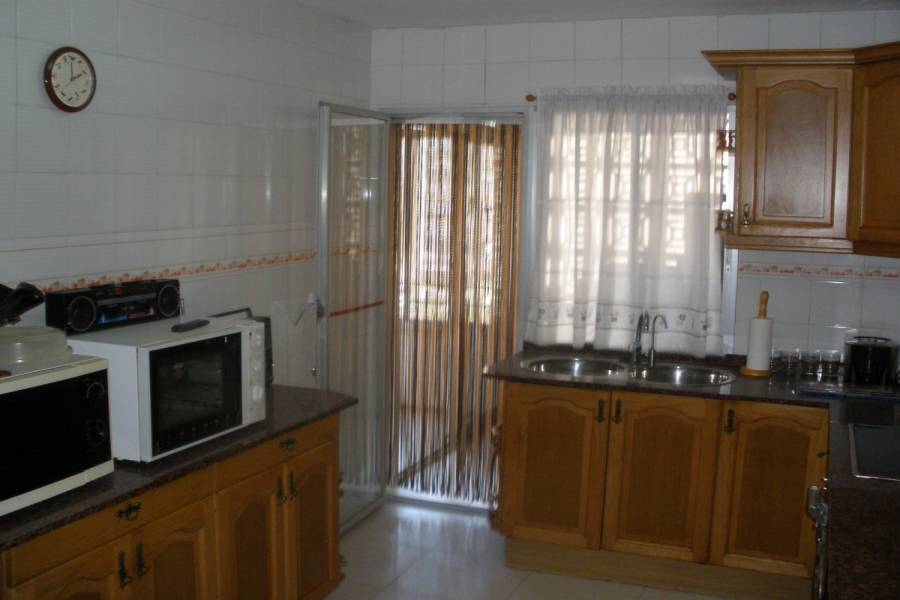 Alicante,Alicante,España,4 Bedrooms Bedrooms,1 BañoBathrooms,Pisos,8262