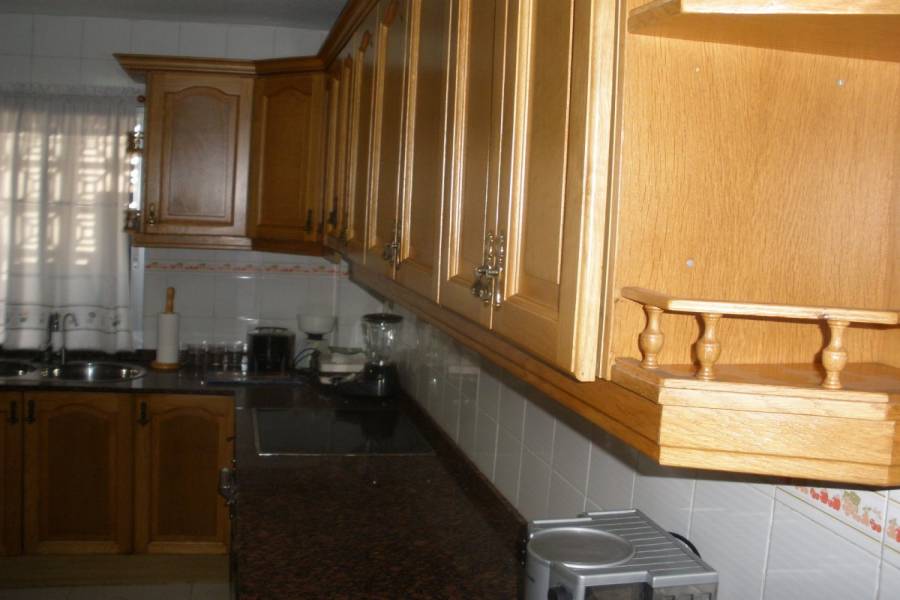 Alicante,Alicante,España,4 Bedrooms Bedrooms,1 BañoBathrooms,Pisos,8262