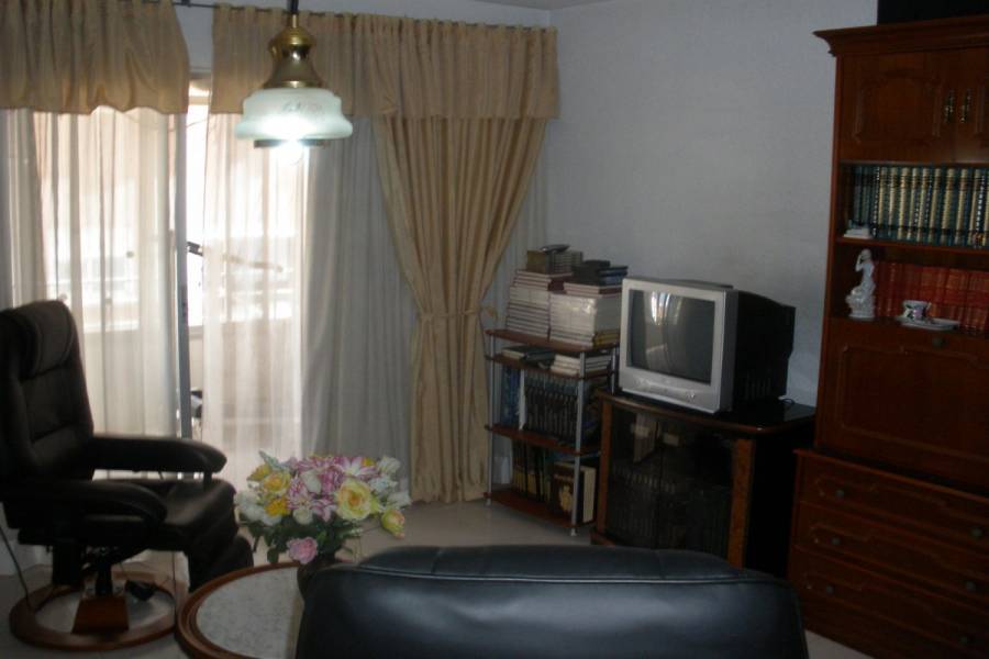 Alicante,Alicante,España,4 Bedrooms Bedrooms,1 BañoBathrooms,Pisos,8262