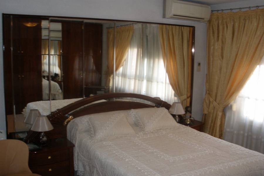 Alicante,Alicante,España,4 Bedrooms Bedrooms,1 BañoBathrooms,Pisos,8262