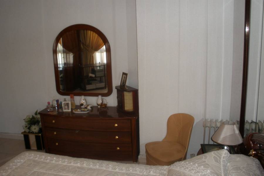 Alicante,Alicante,España,4 Bedrooms Bedrooms,1 BañoBathrooms,Pisos,8262