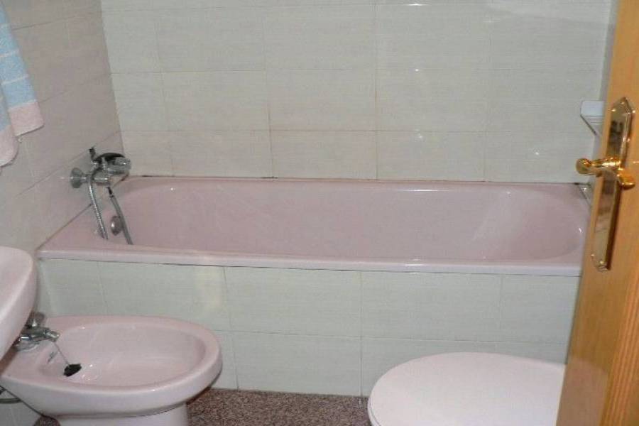 Alicante,Alicante,España,4 Bedrooms Bedrooms,2 BathroomsBathrooms,Pisos,8265