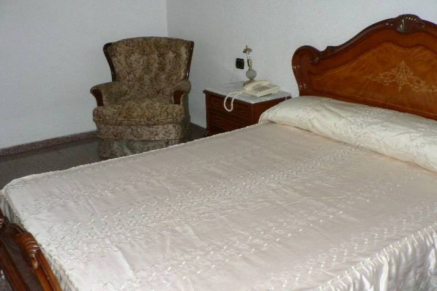 Alicante,Alicante,España,4 Bedrooms Bedrooms,2 BathroomsBathrooms,Pisos,8265