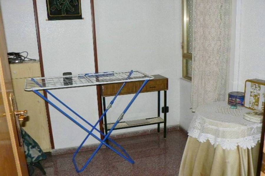 Alicante,Alicante,España,4 Bedrooms Bedrooms,2 BathroomsBathrooms,Pisos,8265