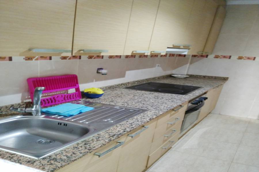 Alicante,Alicante,España,3 Bedrooms Bedrooms,1 BañoBathrooms,Pisos,8274