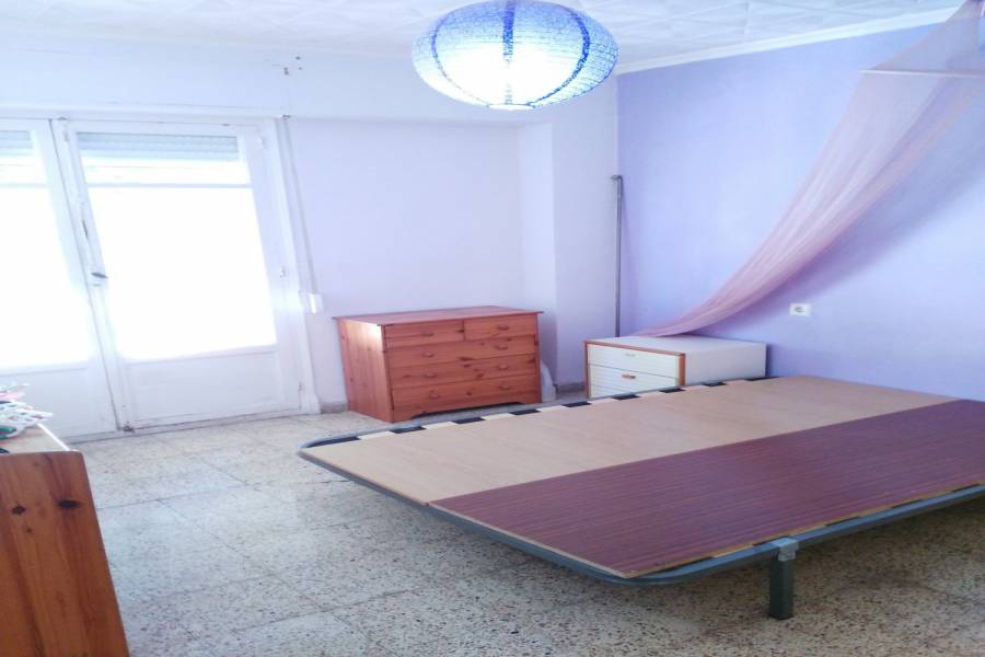 Alicante,Alicante,España,3 Bedrooms Bedrooms,1 BañoBathrooms,Pisos,8274