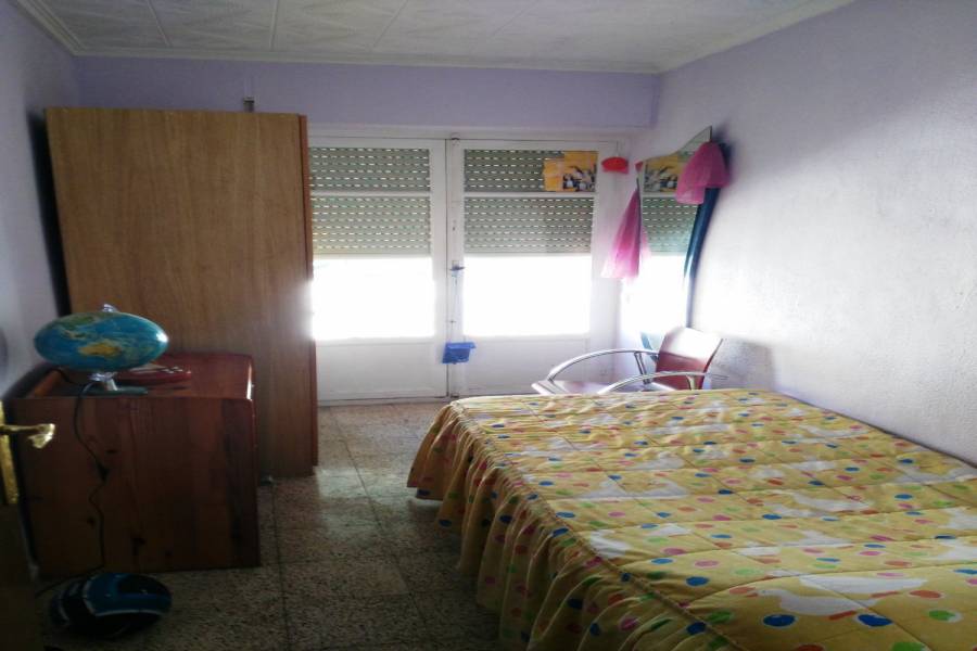 Alicante,Alicante,España,3 Bedrooms Bedrooms,1 BañoBathrooms,Pisos,8274