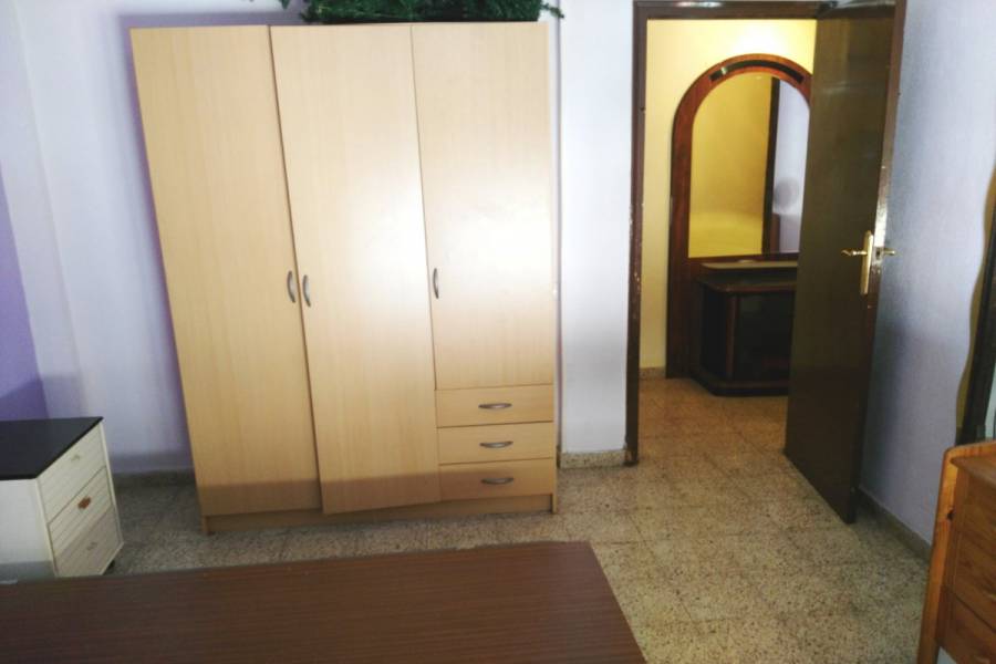 Alicante,Alicante,España,3 Bedrooms Bedrooms,1 BañoBathrooms,Pisos,8274
