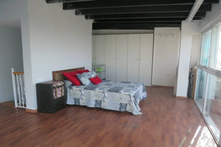 Alicante,Alicante,España,4 Bedrooms Bedrooms,2 BathroomsBathrooms,Pisos,8278