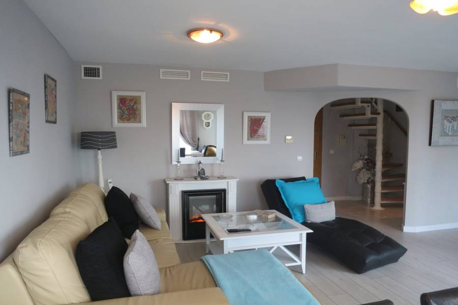 Alicante,Alicante,España,4 Bedrooms Bedrooms,2 BathroomsBathrooms,Pisos,8278