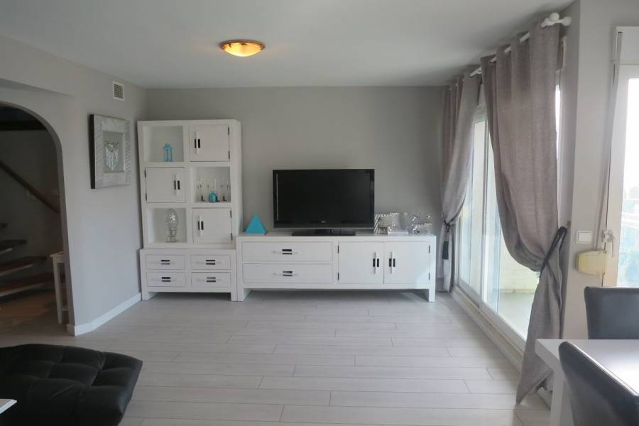 Alicante,Alicante,España,4 Bedrooms Bedrooms,2 BathroomsBathrooms,Pisos,8278