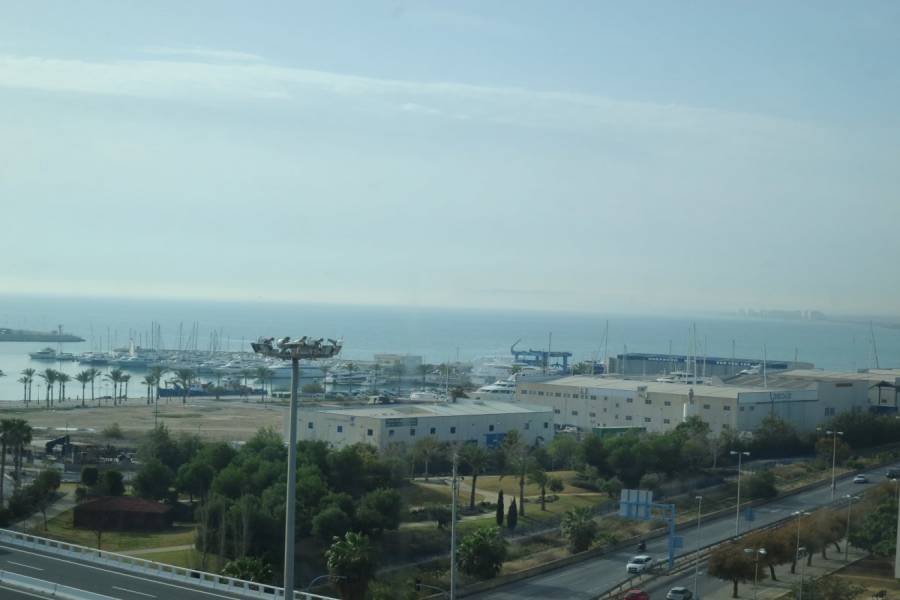 Alicante,Alicante,España,4 Bedrooms Bedrooms,2 BathroomsBathrooms,Pisos,8278