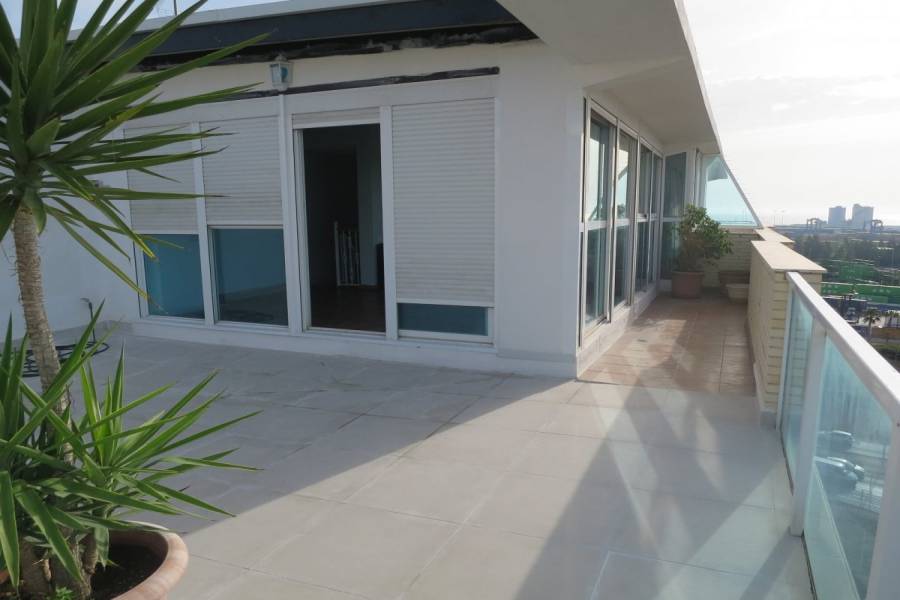 Alicante,Alicante,España,4 Bedrooms Bedrooms,2 BathroomsBathrooms,Pisos,8278
