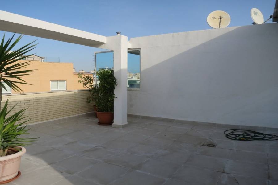 Alicante,Alicante,España,4 Bedrooms Bedrooms,2 BathroomsBathrooms,Pisos,8278