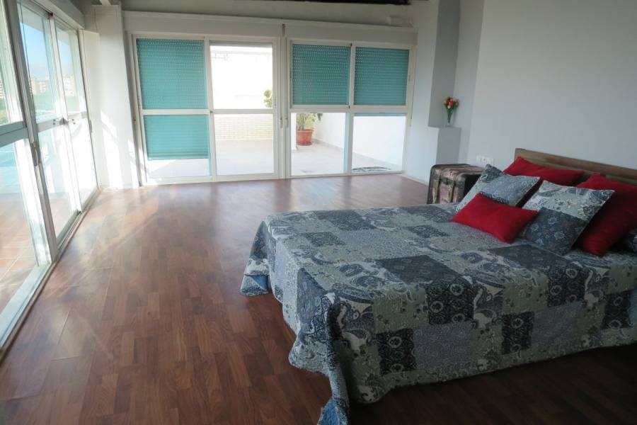 Alicante,Alicante,España,4 Bedrooms Bedrooms,2 BathroomsBathrooms,Pisos,8278