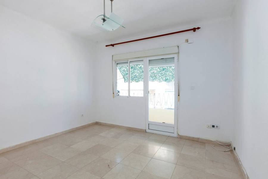 Alicante,Alicante,España,3 Bedrooms Bedrooms,1 BañoBathrooms,Pisos,8280