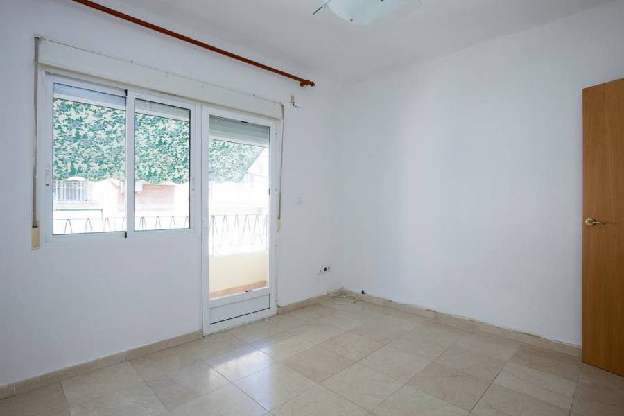 Alicante,Alicante,España,3 Bedrooms Bedrooms,1 BañoBathrooms,Pisos,8280