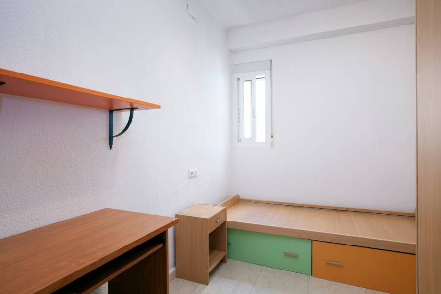 Alicante,Alicante,España,3 Bedrooms Bedrooms,1 BañoBathrooms,Pisos,8280