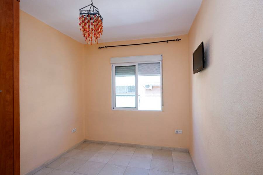 Alicante,Alicante,España,3 Bedrooms Bedrooms,1 BañoBathrooms,Pisos,8280