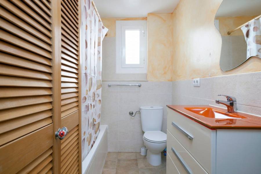 Alicante,Alicante,España,3 Bedrooms Bedrooms,1 BañoBathrooms,Pisos,8280