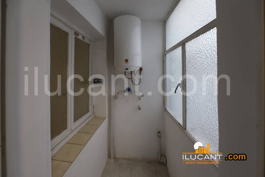 Alicante,Alicante,España,3 Bedrooms Bedrooms,1 BañoBathrooms,Pisos,8285