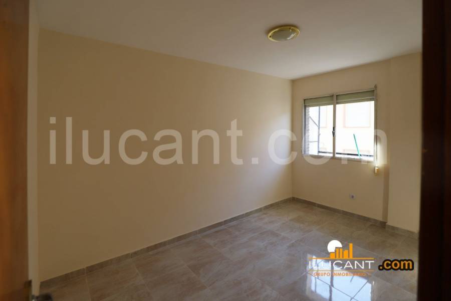 Alicante,Alicante,España,3 Bedrooms Bedrooms,1 BañoBathrooms,Pisos,8285
