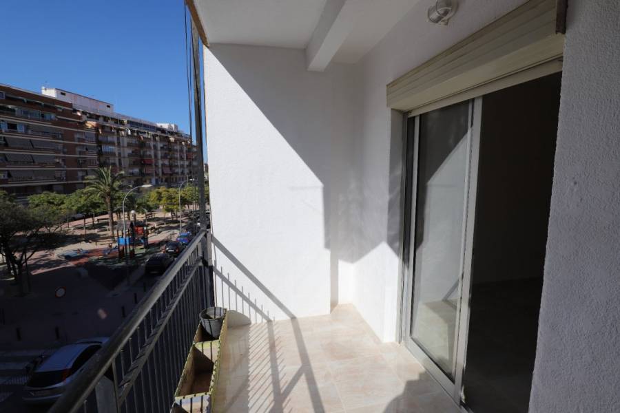 Alicante,Alicante,España,3 Bedrooms Bedrooms,1 BañoBathrooms,Pisos,8285