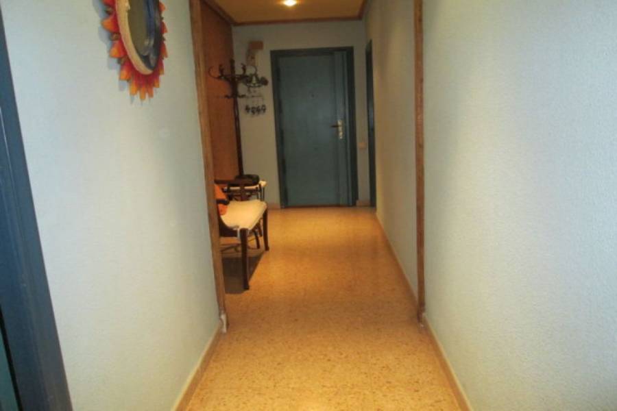 Alicante,Alicante,España,3 Bedrooms Bedrooms,1 BañoBathrooms,Pisos,8606