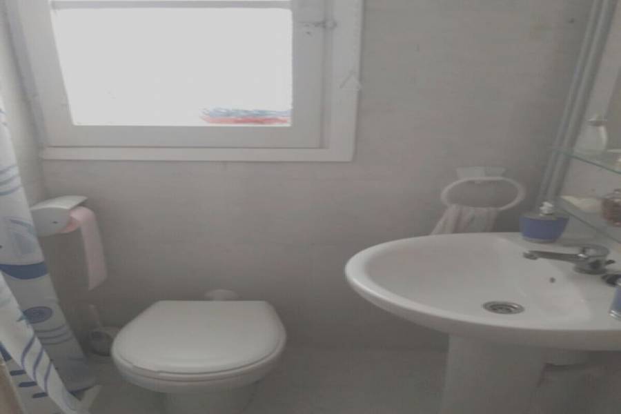 Alicante,Alicante,España,3 Bedrooms Bedrooms,1 BañoBathrooms,Pisos,8613