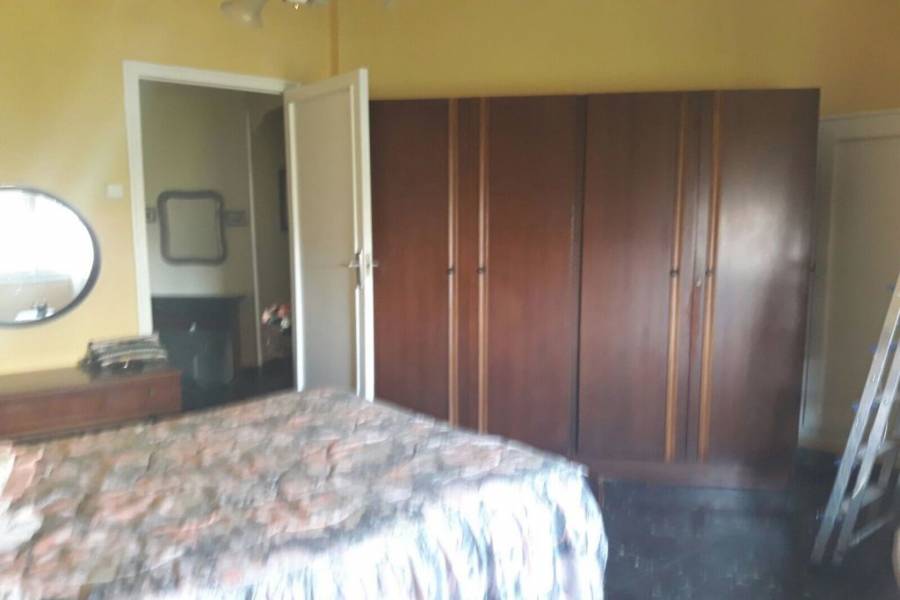 Alicante,Alicante,España,3 Bedrooms Bedrooms,1 BañoBathrooms,Pisos,8613
