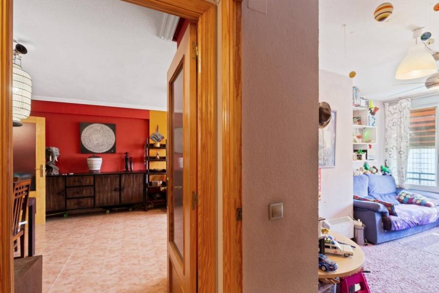Alicante,Alicante,España,4 Bedrooms Bedrooms,2 BathroomsBathrooms,Pisos,8618