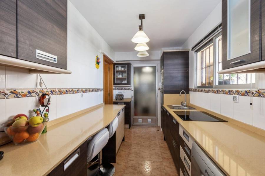 Alicante,Alicante,España,4 Bedrooms Bedrooms,2 BathroomsBathrooms,Pisos,8618