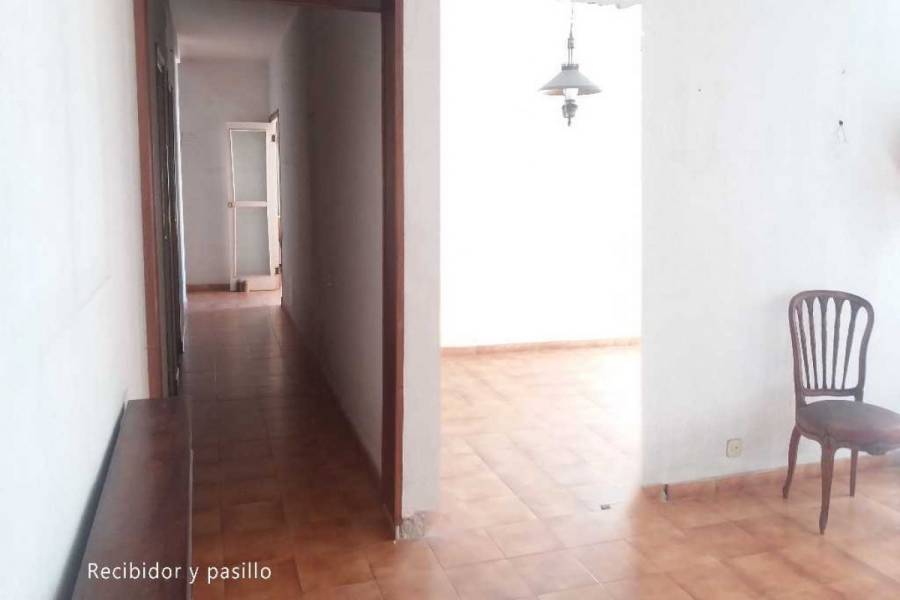 Alicante,Alicante,España,5 Bedrooms Bedrooms,2 BathroomsBathrooms,Pisos,8826