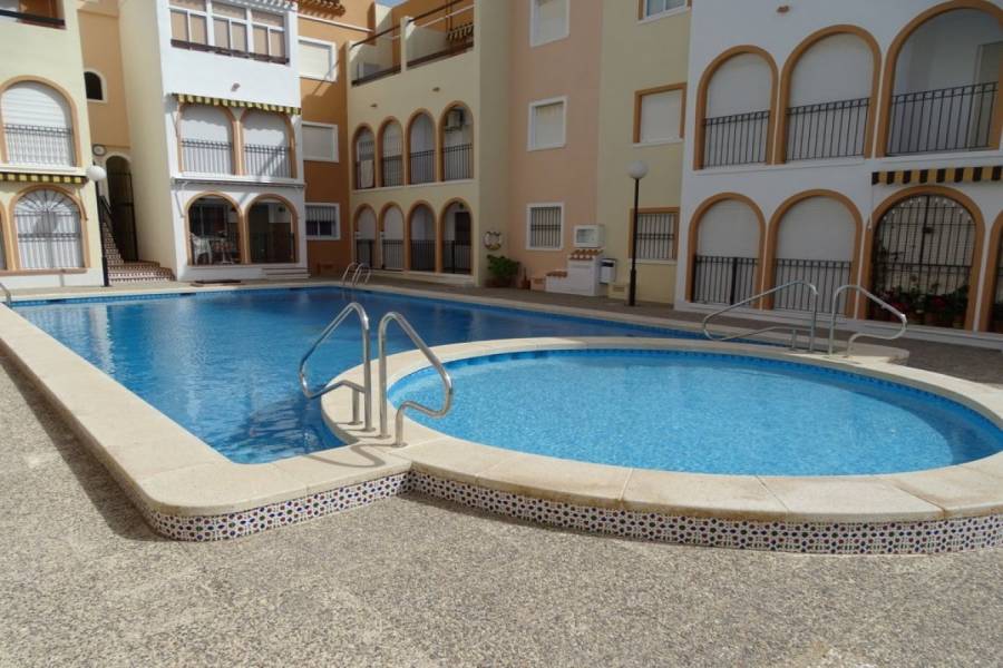 Torrevieja,Alicante,España,2 Bedrooms Bedrooms,1 BañoBathrooms,Pisos,8833