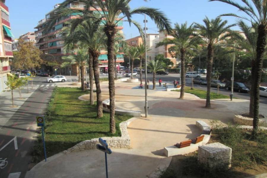 Alicante,Alicante,España,3 Bedrooms Bedrooms,1 BañoBathrooms,Pisos,9188