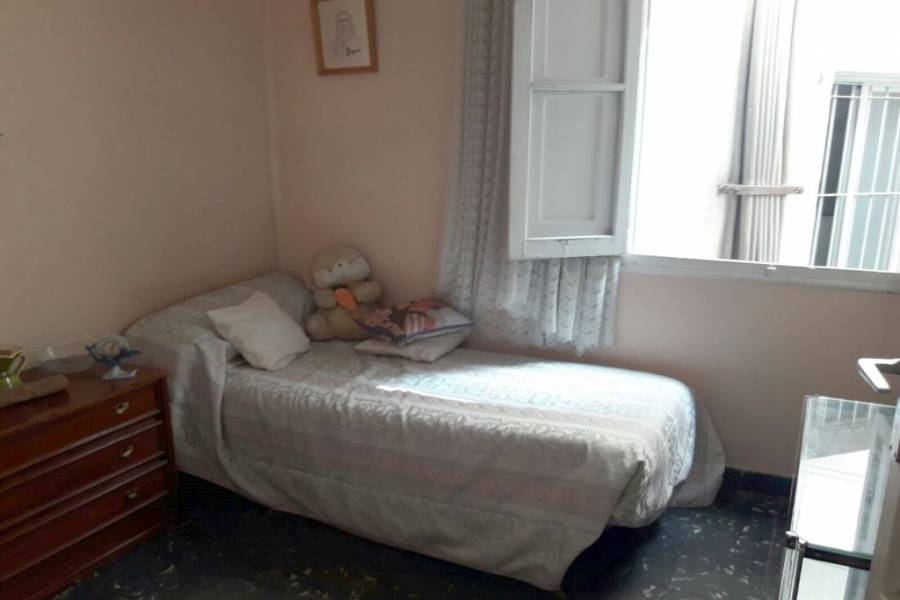 Alicante,Alicante,España,3 Bedrooms Bedrooms,1 BañoBathrooms,Pisos,9195