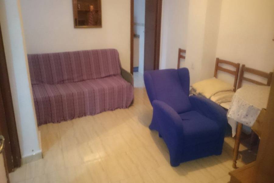 Alicante,Alicante,España,3 Bedrooms Bedrooms,1 BañoBathrooms,Pisos,9230