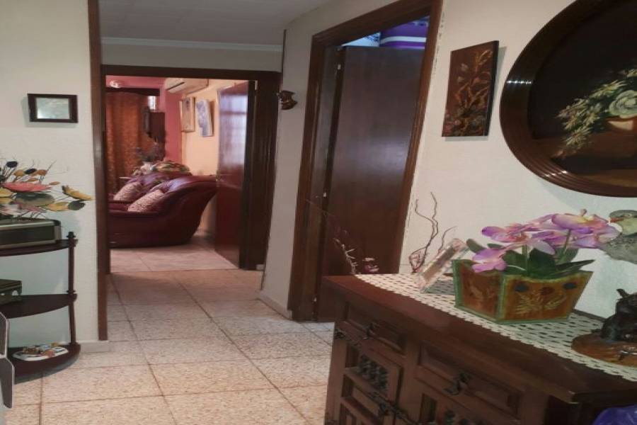 Alicante,Alicante,España,3 Bedrooms Bedrooms,1 BañoBathrooms,Pisos,9370