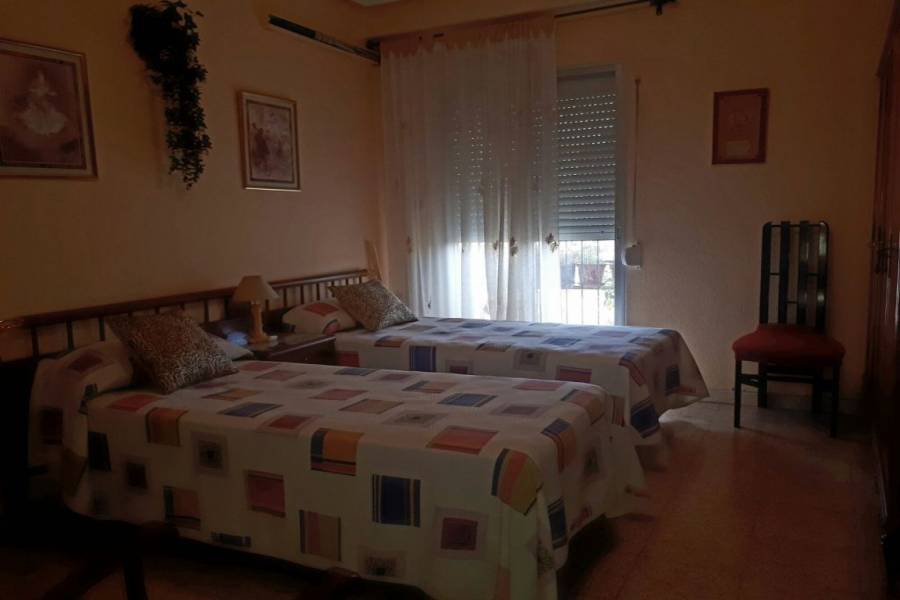 Alicante,Alicante,España,3 Bedrooms Bedrooms,1 BañoBathrooms,Pisos,9370
