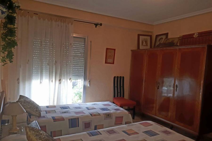 Alicante,Alicante,España,3 Bedrooms Bedrooms,1 BañoBathrooms,Pisos,9370