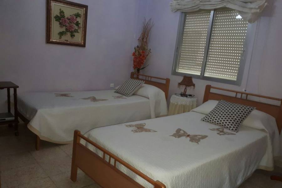 Alicante,Alicante,España,3 Bedrooms Bedrooms,1 BañoBathrooms,Pisos,9370