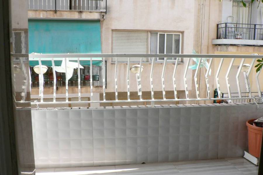 Alicante,Alicante,España,5 Bedrooms Bedrooms,1 BañoBathrooms,Pisos,9373