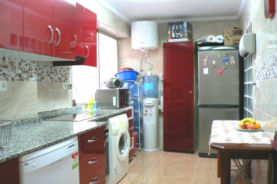 Alicante,Alicante,España,5 Bedrooms Bedrooms,1 BañoBathrooms,Pisos,9373