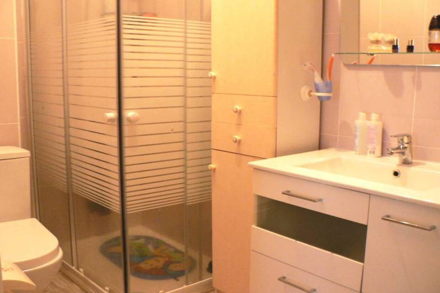 Alicante,Alicante,España,5 Bedrooms Bedrooms,1 BañoBathrooms,Pisos,9373