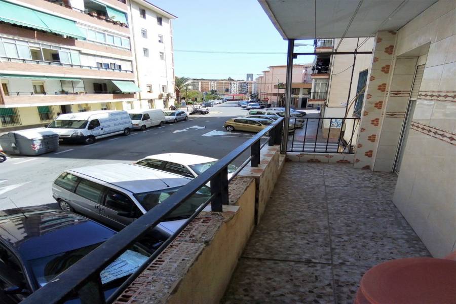 Alicante,Alicante,España,3 Bedrooms Bedrooms,1 BañoBathrooms,Pisos,9393
