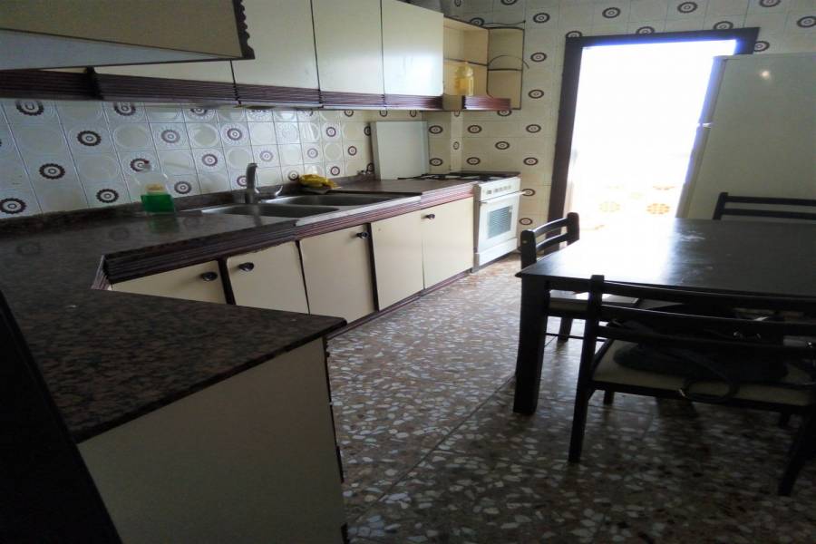Alicante,Alicante,España,3 Bedrooms Bedrooms,1 BañoBathrooms,Pisos,9393