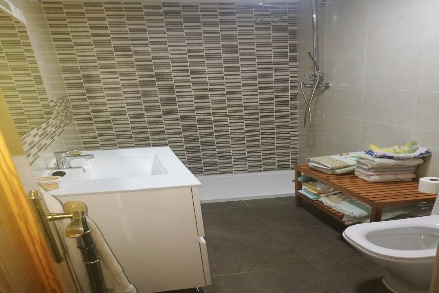 Alicante,Alicante,España,4 Bedrooms Bedrooms,2 BathroomsBathrooms,Pisos,9394