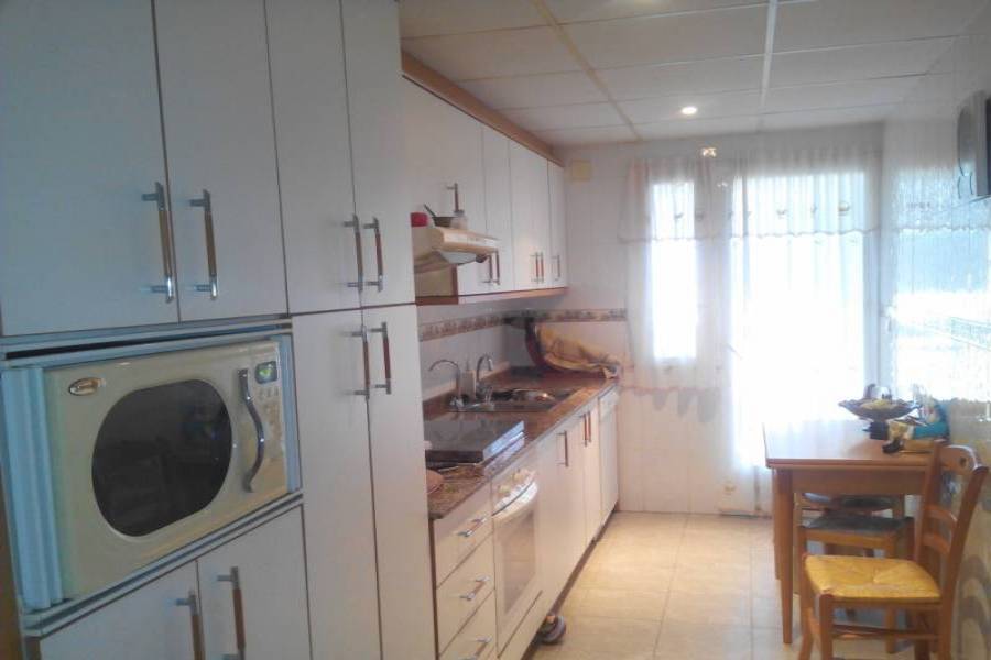 Alicante,Alicante,España,4 Bedrooms Bedrooms,2 BathroomsBathrooms,Pisos,9394