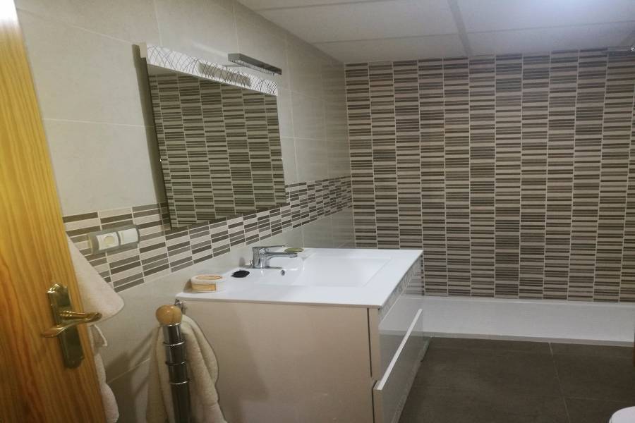 Alicante,Alicante,España,4 Bedrooms Bedrooms,2 BathroomsBathrooms,Pisos,9394