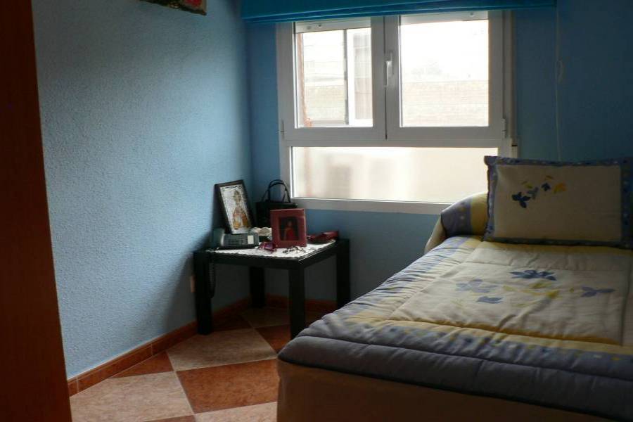 Alicante,Alicante,España,3 Bedrooms Bedrooms,1 BañoBathrooms,Pisos,9411